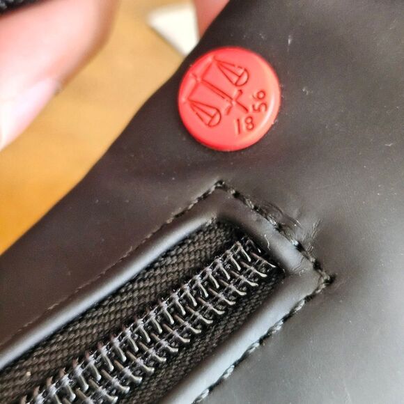 Hunter Black Waist Bag Fanny Pack Black Red Logo Double Zipper Mesh Compartment - Picture 5 of 7